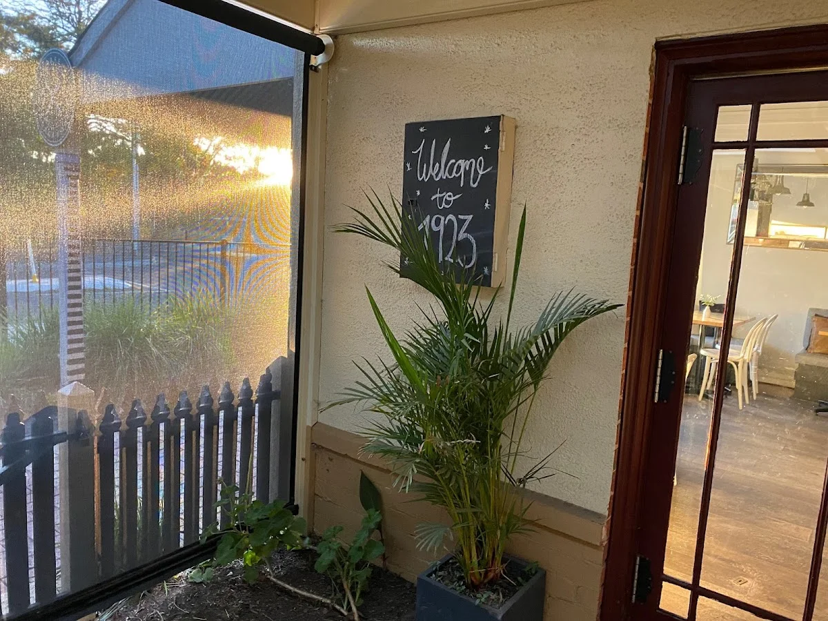 The welcoming verandah entrance at 1923 Blackwood Cafe